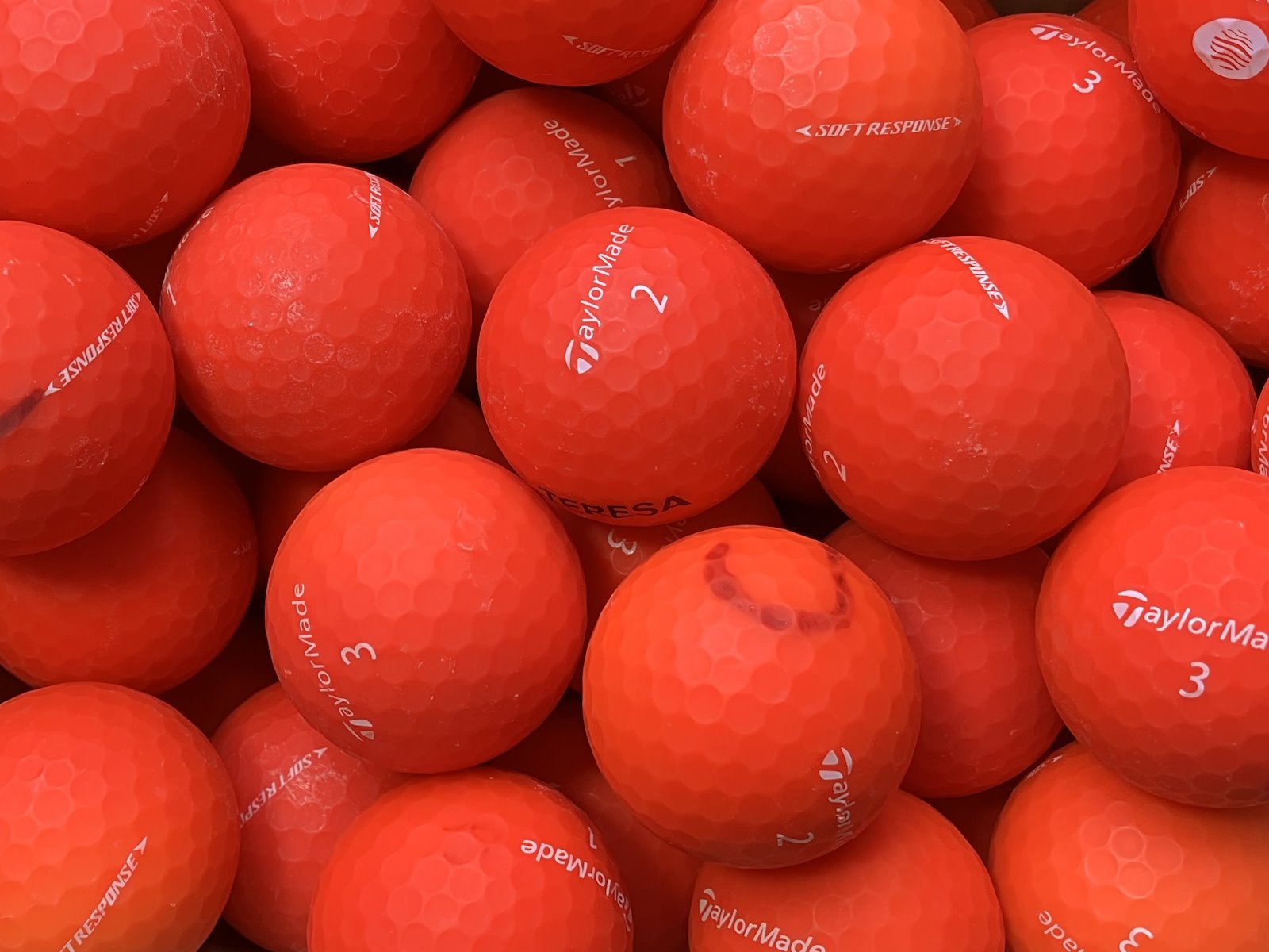 TaylorMade Soft Response Matt Rot Lakeballs - gebrauchte Soft Response Matt Rot Golfbälle AA/AAA-Qualität